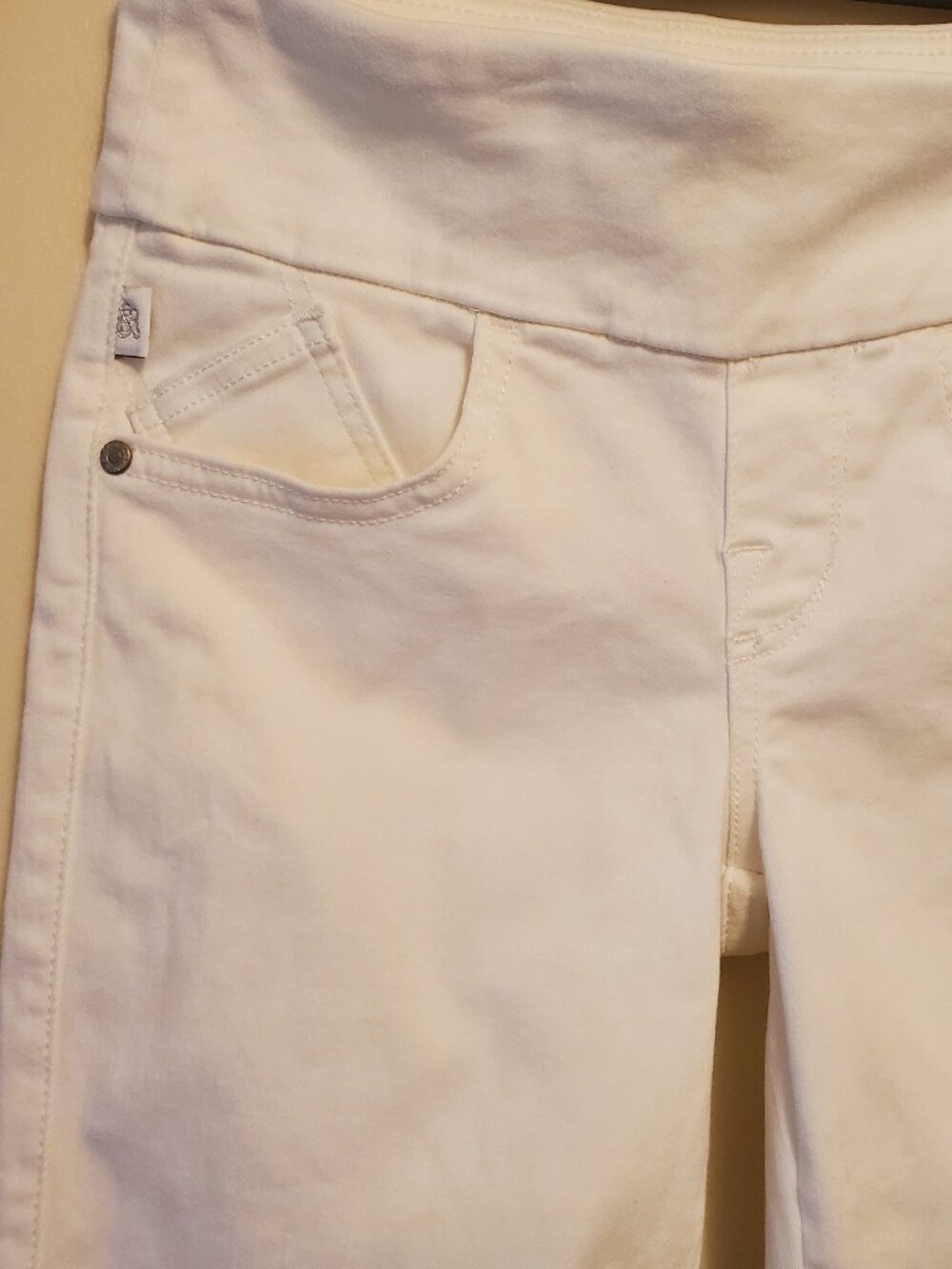 Rock & Republic Fever Mid-Rise Bermuda Pull-On White Denim Jean Shorts - 2M - Picture 6 of 16